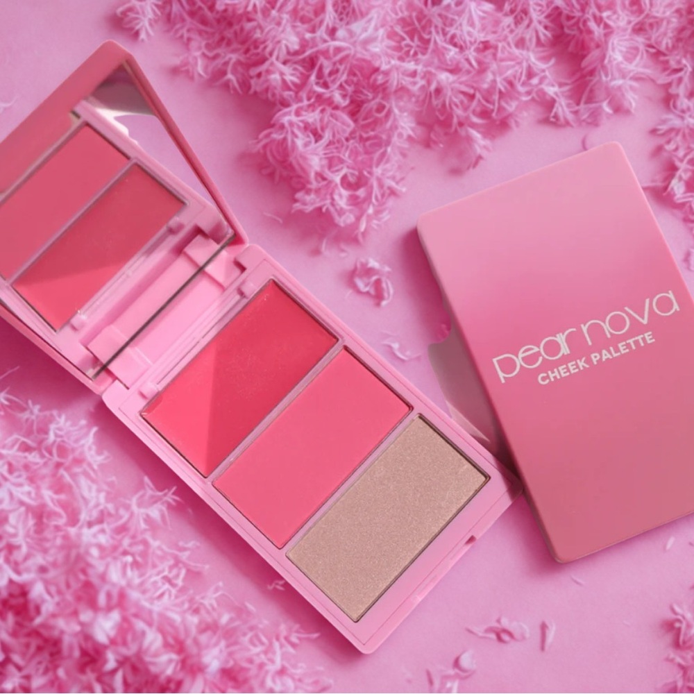 Pear Nova Blush Palette - Pink -new in box never opened